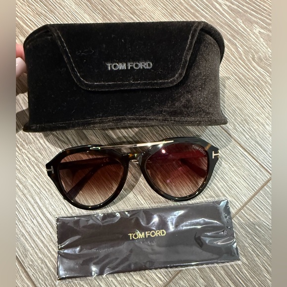 Tom Ford Accessories - Tom ford Lisa aviator sun glasses